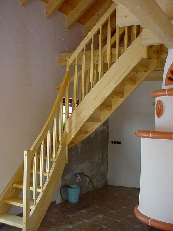 Holztreppe mit austauschbaren Stufen